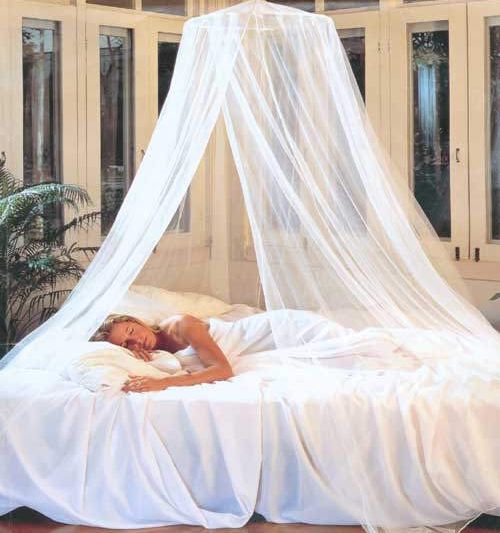 Easy Options to Make Your Own Canopy Bed | everythinginteriors